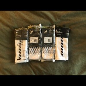 Nike elite cushioned running socks size US 8-9.5/ white/ 4 pairs